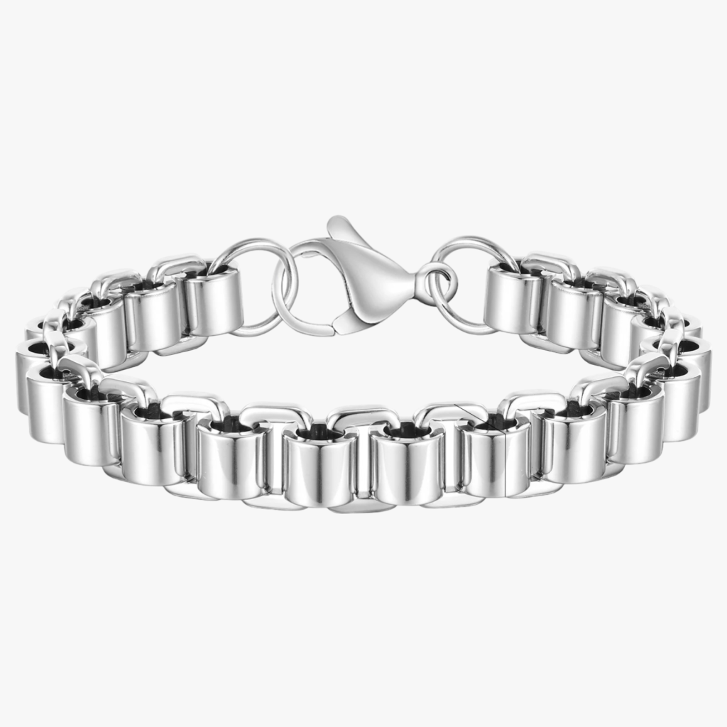 bracelet en chaine en argent en fond blanc
