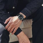 Montre-Automatique-Homme-au-poignet-d-un-homme