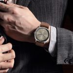 Montre-Homme-Sport-Quartz-or-porter-par-un-homme