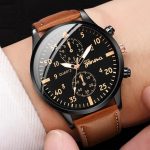 Montre Quartz visible au poignet d un homme
