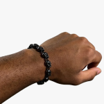 Bracelet biker perle homme tete de mort noir au poignet