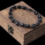 Bracelet biker perle homme tete de mort sur un box