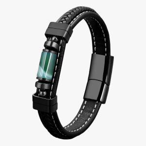 Bracelet homme en cuir noir et tube d'agate verte en fond blanc