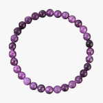 Bracelet en perles d'améthyste fond blanc