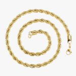 Chaine collier homme dorée maille torsadée acier inoxydable posée en spirale fermoir mousqueton fond blanc