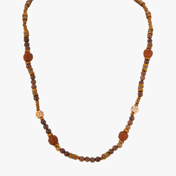 Collier perles de bois homme long perles mixtes bois symbole om laiton doré fond blanc
