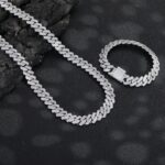 Collier et bracelet homme gourmette cubaine iced out zircon blanc acier inoxydable fond noir