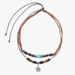 Collier cordon homme marron double rang perles bois multicolores pierre turquoise pendentif fleur argente fond blanc