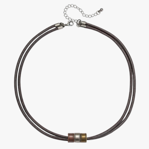 Collier cuir brun homme triple brin anneaux acier tricolore bronze argenté cuivré fermoir mousqueton vue de dessus