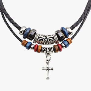 Collier cuir homme noir double rang perles bois multicolores pendentif croix argente fond blanc