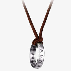 Collier homme cordon cuir daim marron pendentif anneau acier argenté vieilli gravé fond blanc
