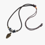 Collier homme cordon cuir marron tressé pendentif pointe de flèche bronze tribal avec anneaux hématite noire et rondelles acier argenté