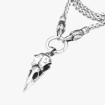 Collier homme pendentif crane de corbeau viking argent acier inoxydable fond blanc