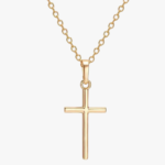 Collier pendentif croix fine minimaliste acier inoxydable doré chaîne forçat fond blanc