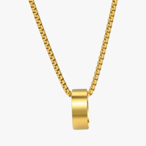 Collier pendentif homme acier inoxydable doré anneau lisse chaîne maille vénitienne fond blanc