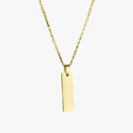Collier pendentif homme acier inoxydable doré plaque rectangulaire lisse chaîne maille câble fond blanc