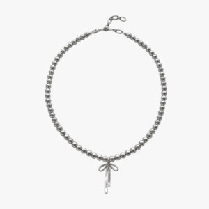 Collier perle acier inoxydable argentée pendentif noeud argente fermoir rallonge fond blanc