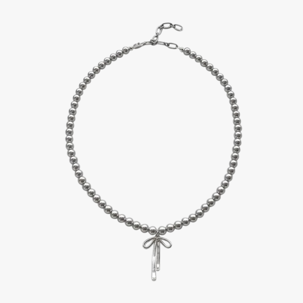 Collier perle acier inoxydable argentée pendentif noeud argente fermoir rallonge fond blanc
