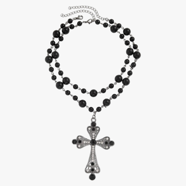 Collier perle homme pendentif croix baroque noir argenté strass sur fond blanc vue produit