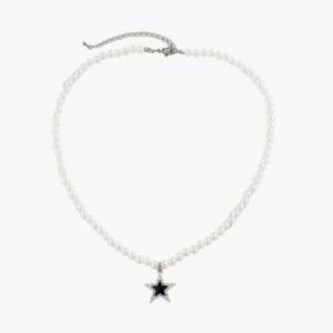 Collier homme perle blanche nacrée pendentif étoile argentée zircon noir fond blanc fermoir mousqueton