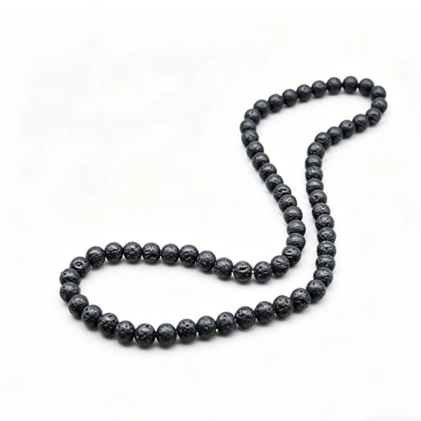 Collier perle noir homme pierre de lave ras-de-cou vue complète fond blanc perles rondes texturées