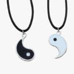 Collier yin yang couple lot 2 pendentifs émail noir et blanc cordon noir séparés monture acier argenté